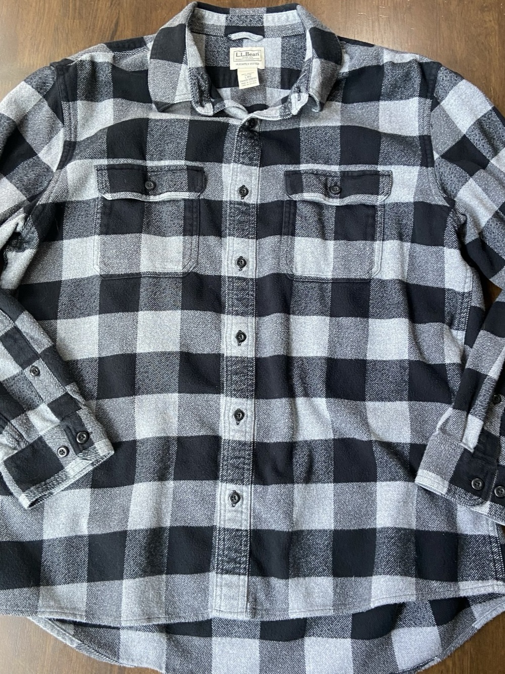 L.L. Bean Slightly Fitted Flannel Shirt Mens Large Gray Black Plaid Buffalo Chec